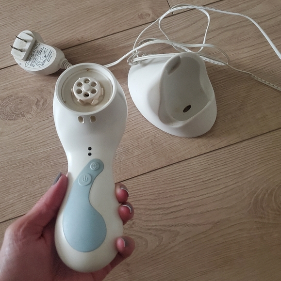 Clarasonic Pro with charging dock - Picture 2 of 4
